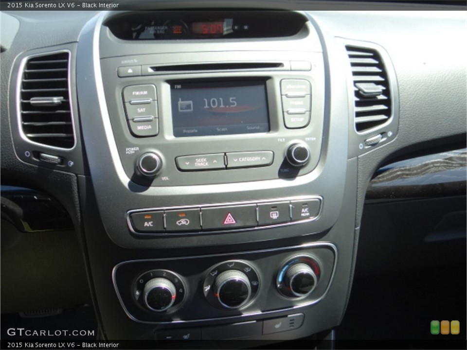 Black Interior Controls for the 2015 Kia Sorento LX V6 #92483789