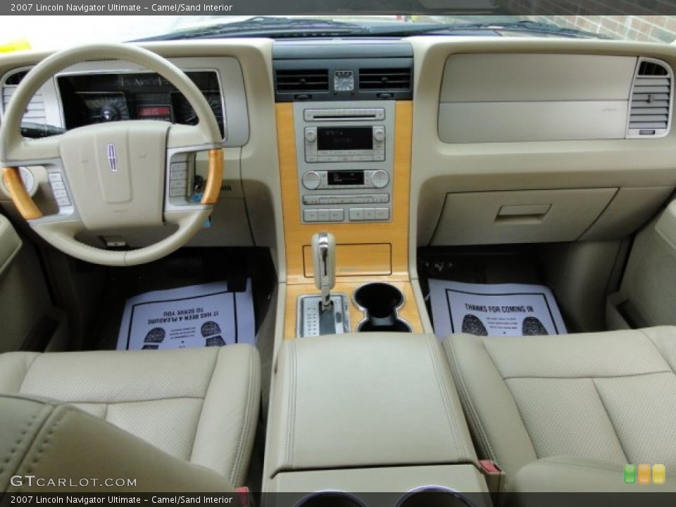 Camel/Sand Interior Photo for the 2007 Lincoln Navigator Ultimate #92485605