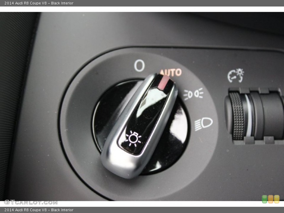 Black Interior Controls for the 2014 Audi R8 Coupe V8 #92514582