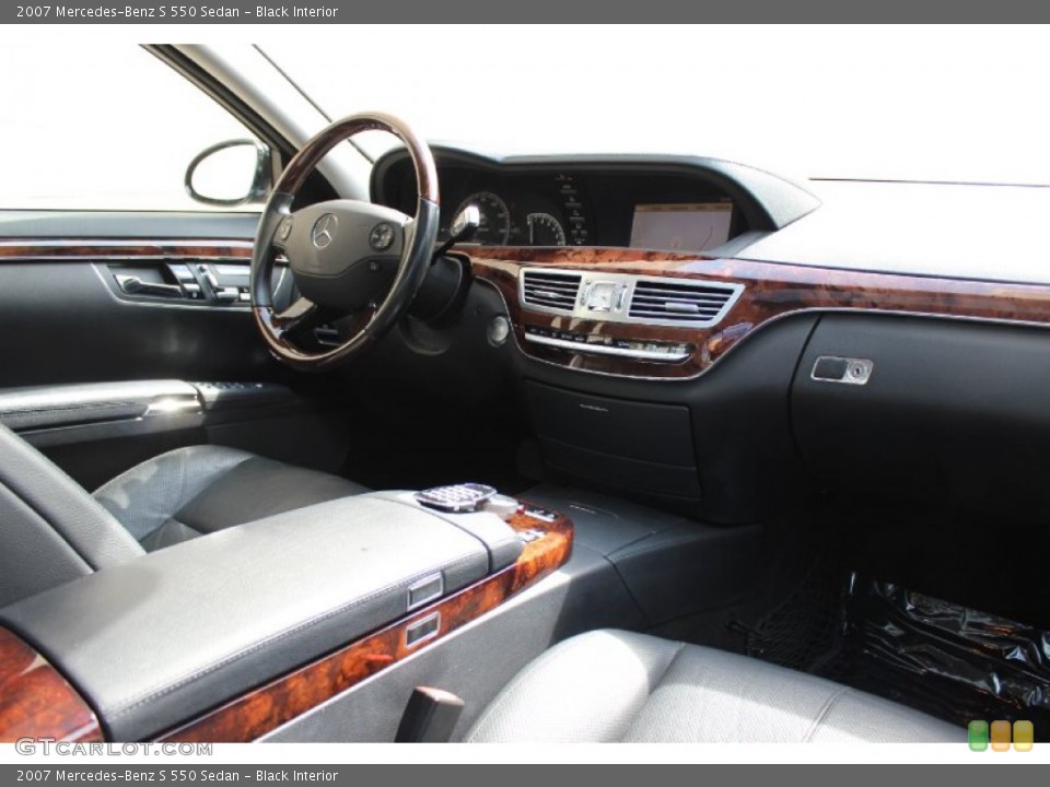 Black Interior Dashboard for the 2007 Mercedes-Benz S 550 Sedan #92687360