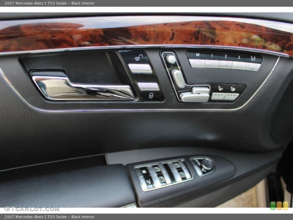 Black Interior Controls for the 2007 Mercedes-Benz S 550 Sedan #92687441