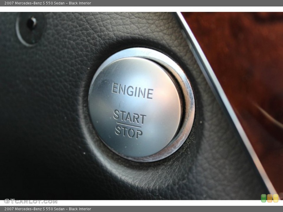 Black Interior Controls for the 2007 Mercedes-Benz S 550 Sedan #92687477