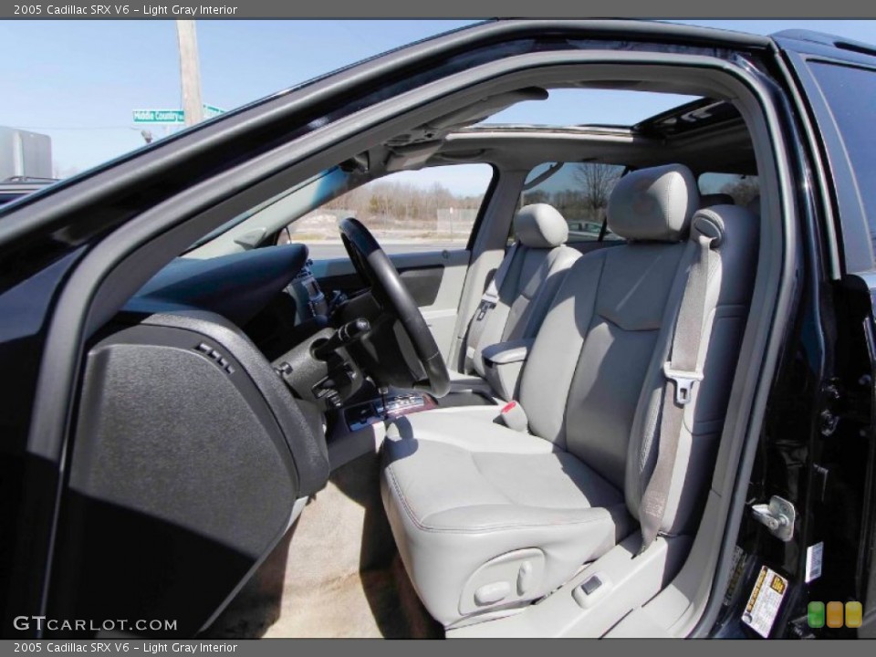 Light Gray Interior Photo for the 2005 Cadillac SRX V6 #92739281