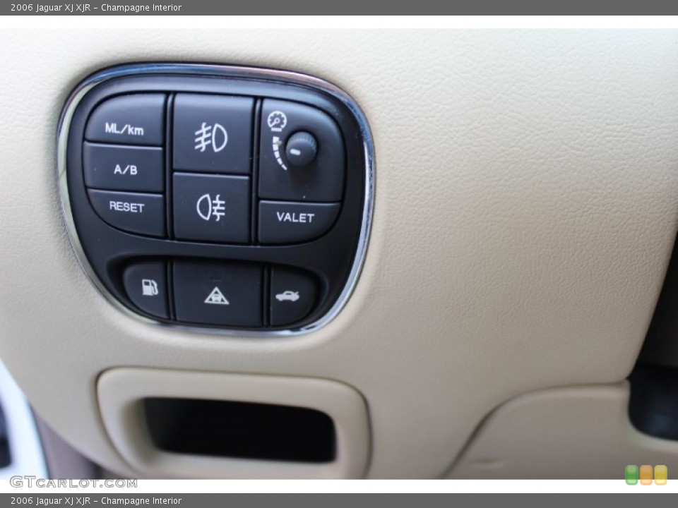 Champagne Interior Controls for the 2006 Jaguar XJ XJR #92796138