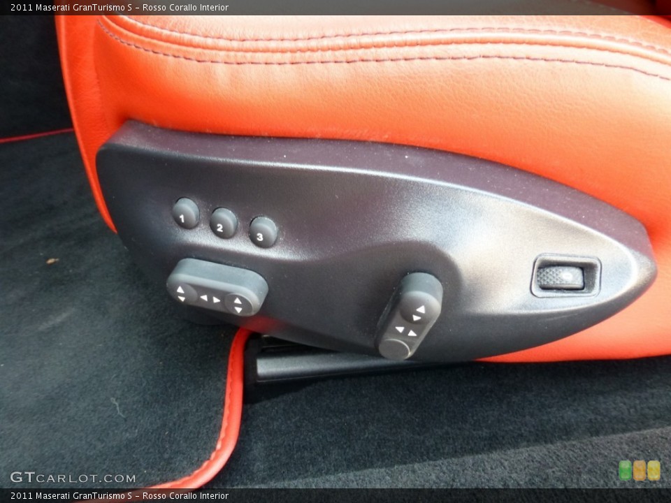 Rosso Corallo Interior Controls for the 2011 Maserati GranTurismo S #92931657