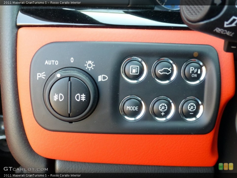 Rosso Corallo Interior Controls for the 2011 Maserati GranTurismo S #92931679