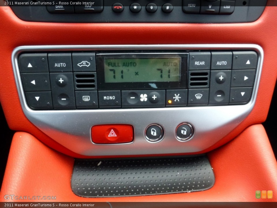 Rosso Corallo Interior Controls for the 2011 Maserati GranTurismo S #92931769