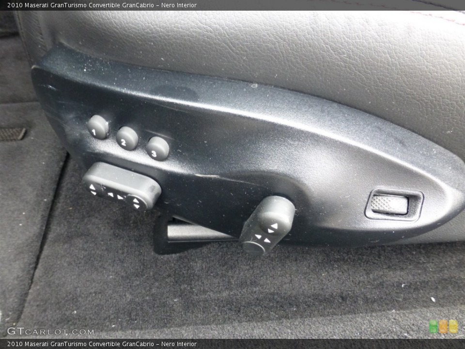 Nero Interior Controls for the 2010 Maserati GranTurismo Convertible GranCabrio #92932051