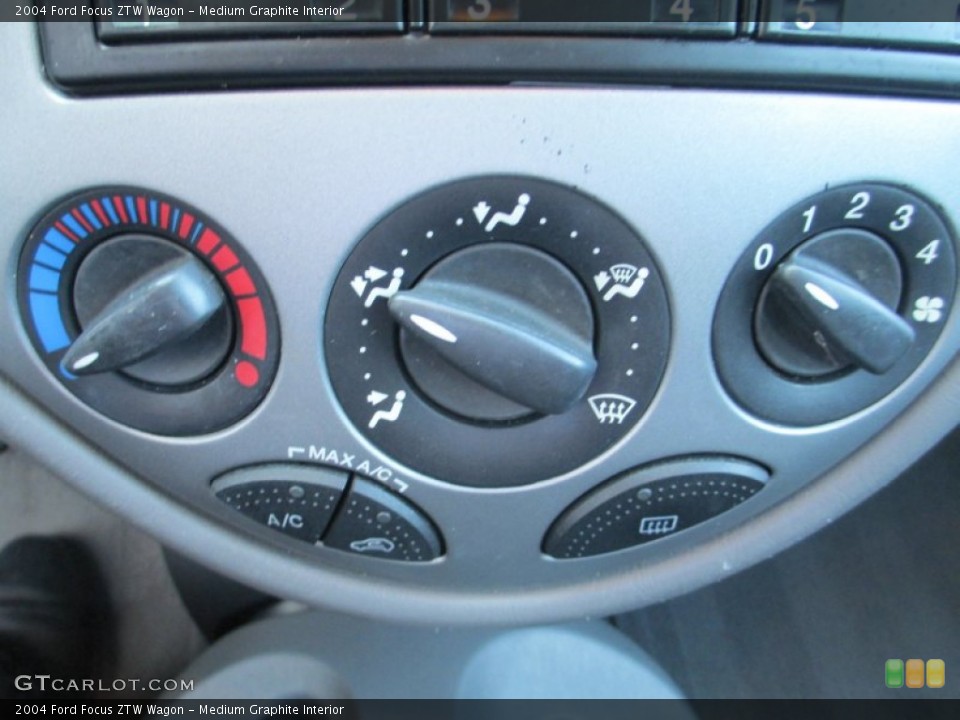 Medium Graphite Interior Controls for the 2004 Ford Focus ZTW Wagon #92964380