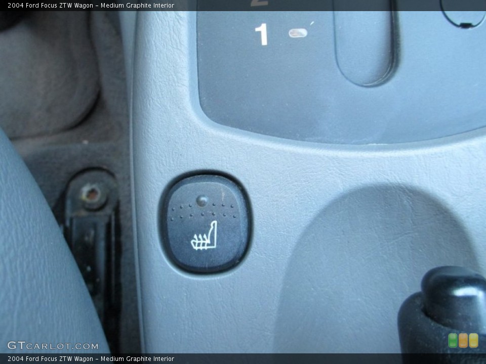 Medium Graphite Interior Controls for the 2004 Ford Focus ZTW Wagon #92964425