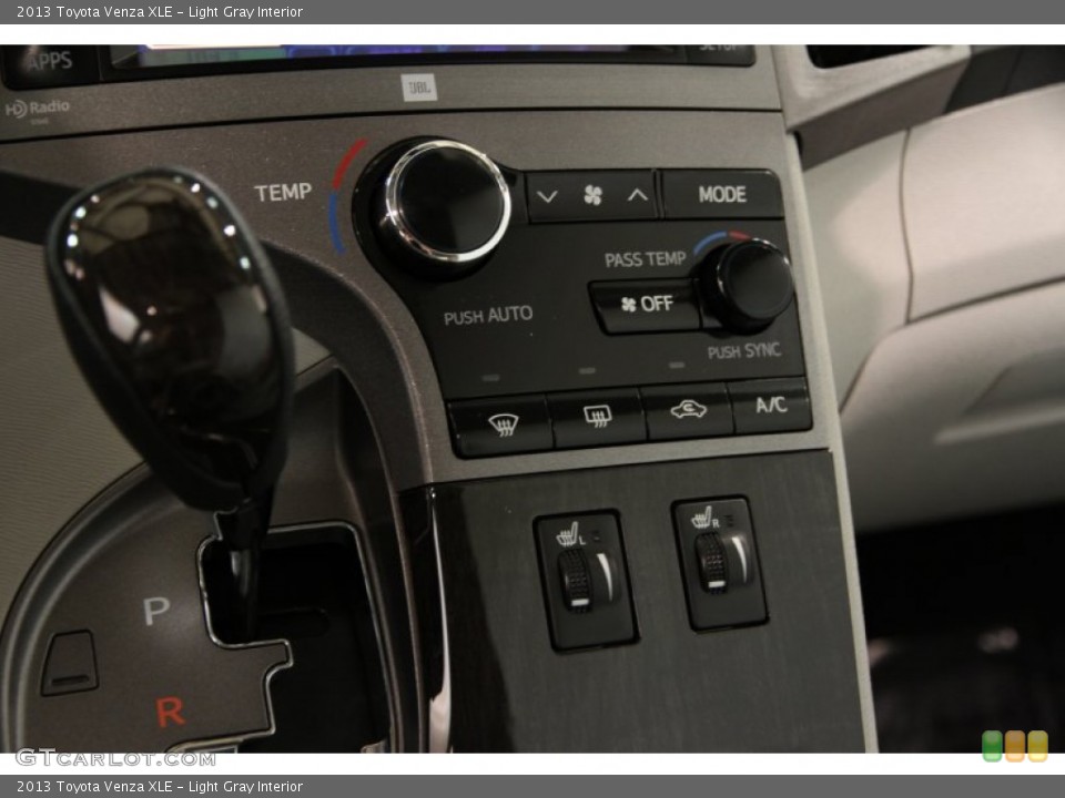Light Gray Interior Controls for the 2013 Toyota Venza XLE #92966633