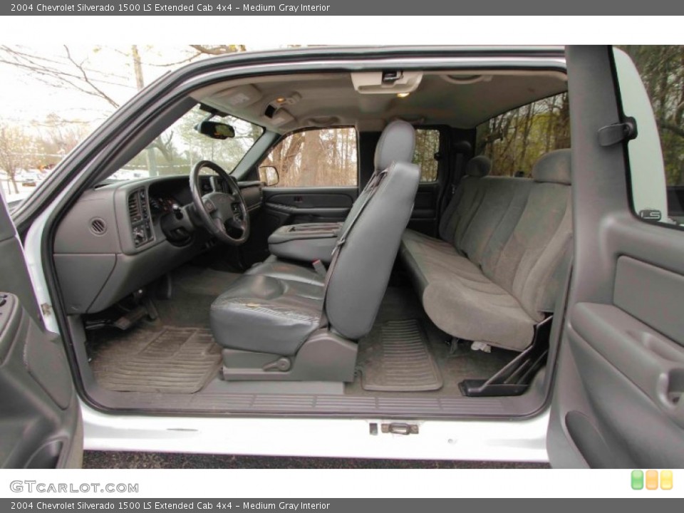 Medium Gray Interior Photo for the 2004 Chevrolet Silverado 1500 LS Extended Cab 4x4 #92975054