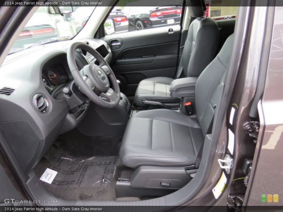 Dark Slate Gray Interior Photo for the 2014 Jeep Patriot High Altitude #93084958