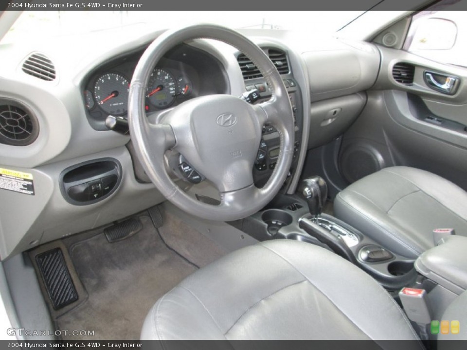 Gray Interior Photo for the 2004 Hyundai Santa Fe GLS 4WD #93208952