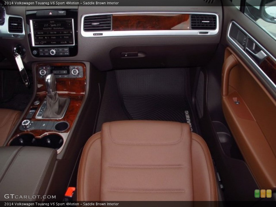 Saddle Brown Interior Dashboard for the 2014 Volkswagen Touareg V6 Sport 4Motion #93372356
