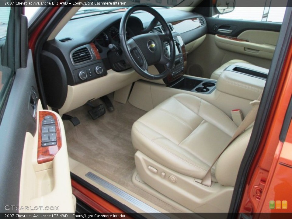 Ebony/Light Cashmere Interior Photo for the 2007 Chevrolet Avalanche LTZ 4WD #93375968