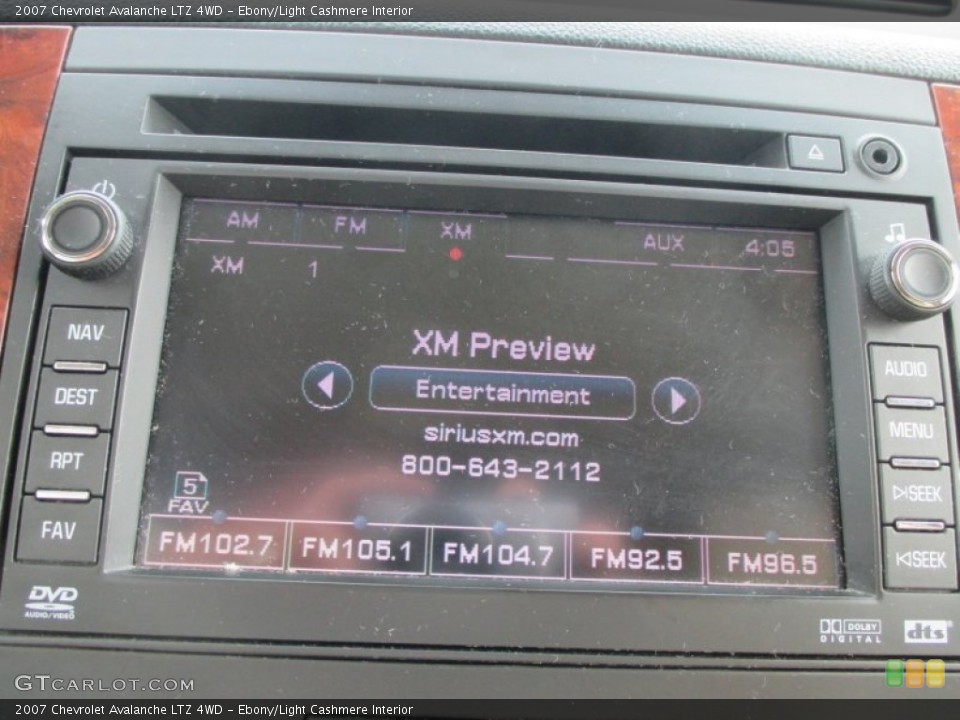 Ebony/Light Cashmere Interior Controls for the 2007 Chevrolet Avalanche LTZ 4WD #93375992