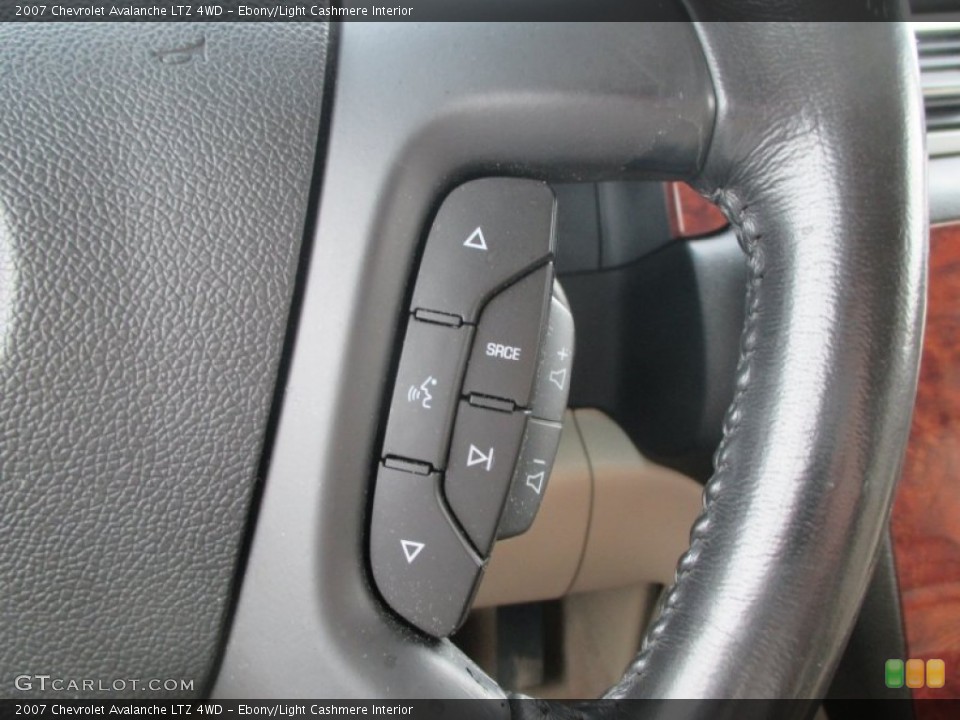 Ebony/Light Cashmere Interior Controls for the 2007 Chevrolet Avalanche LTZ 4WD #93376058