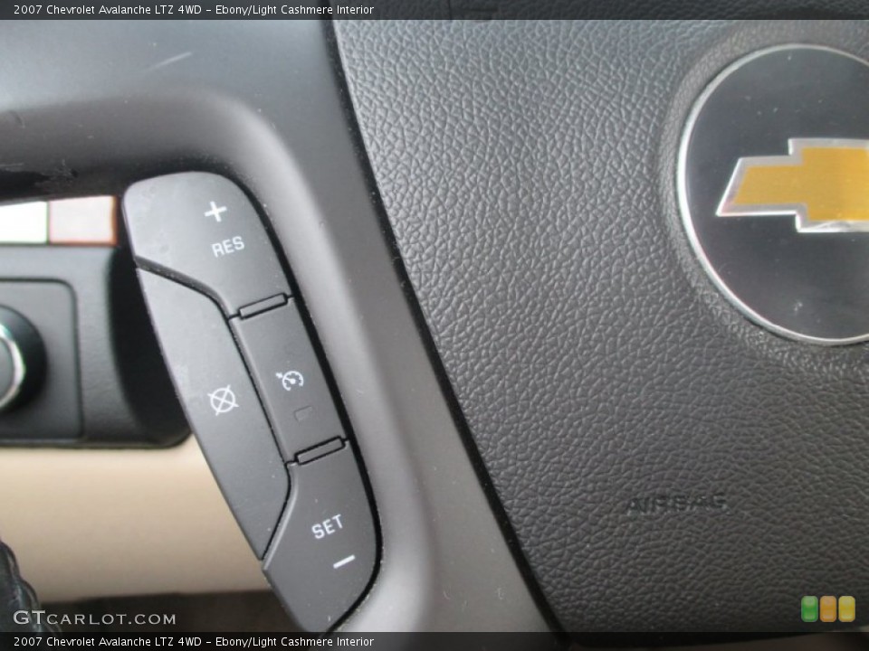 Ebony/Light Cashmere Interior Controls for the 2007 Chevrolet Avalanche LTZ 4WD #93376070