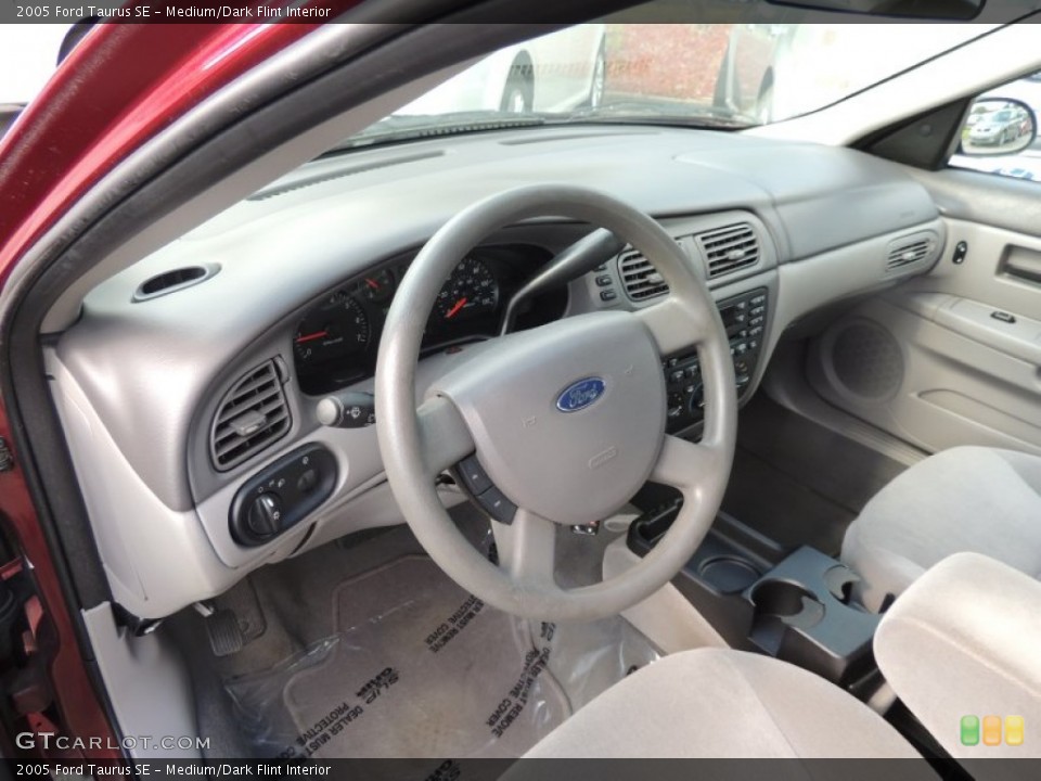 Medium/Dark Flint Interior Photo for the 2005 Ford Taurus SE #93486275