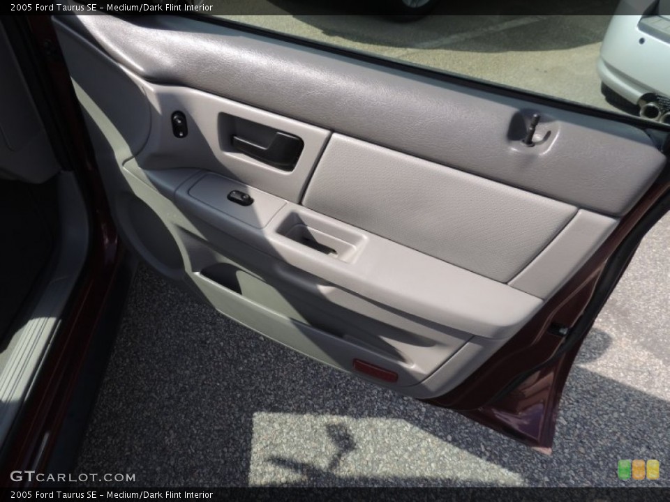Medium/Dark Flint Interior Door Panel for the 2005 Ford Taurus SE #93486422