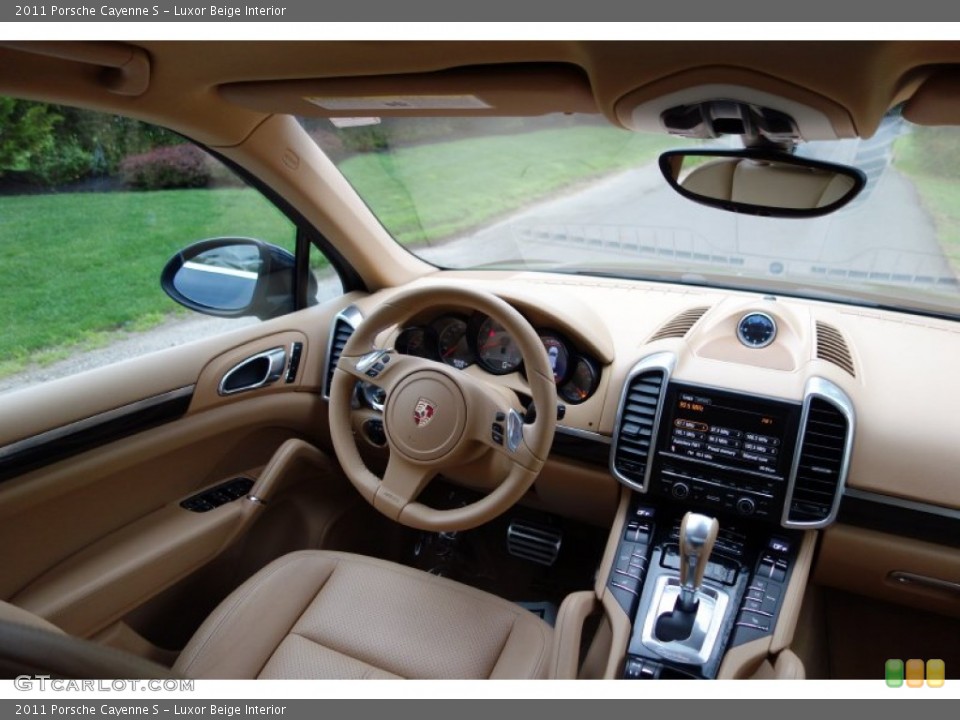 Luxor Beige Interior Dashboard for the 2011 Porsche Cayenne S #93506681