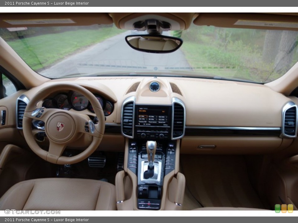 Luxor Beige Interior Dashboard for the 2011 Porsche Cayenne S #93506705