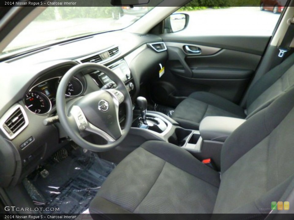 Charcoal Interior Photo for the 2014 Nissan Rogue S #93613018