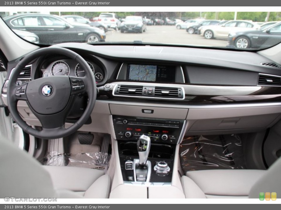 Everest Gray Interior Dashboard for the 2013 BMW 5 Series 550i Gran Turismo #93814510