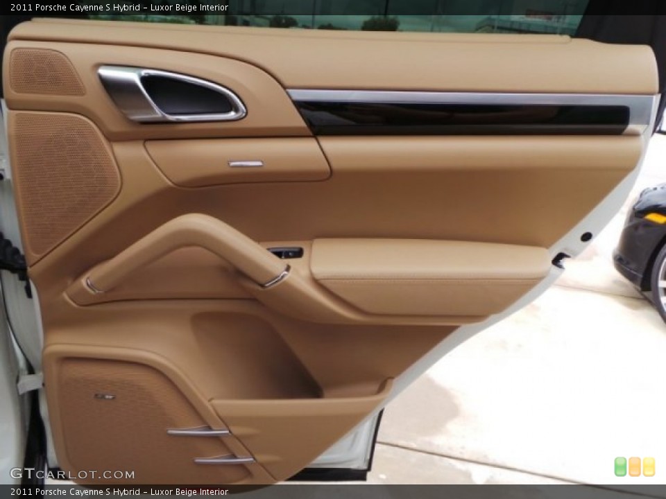 Luxor Beige Interior Door Panel for the 2011 Porsche Cayenne S Hybrid #93935688