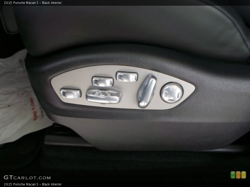 Black Interior Controls for the 2015 Porsche Macan S #93939795