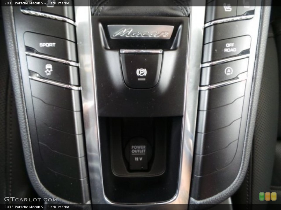 Black Interior Controls for the 2015 Porsche Macan S #93940002