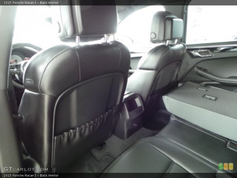 Black Interior Photo for the 2015 Porsche Macan S #93940092