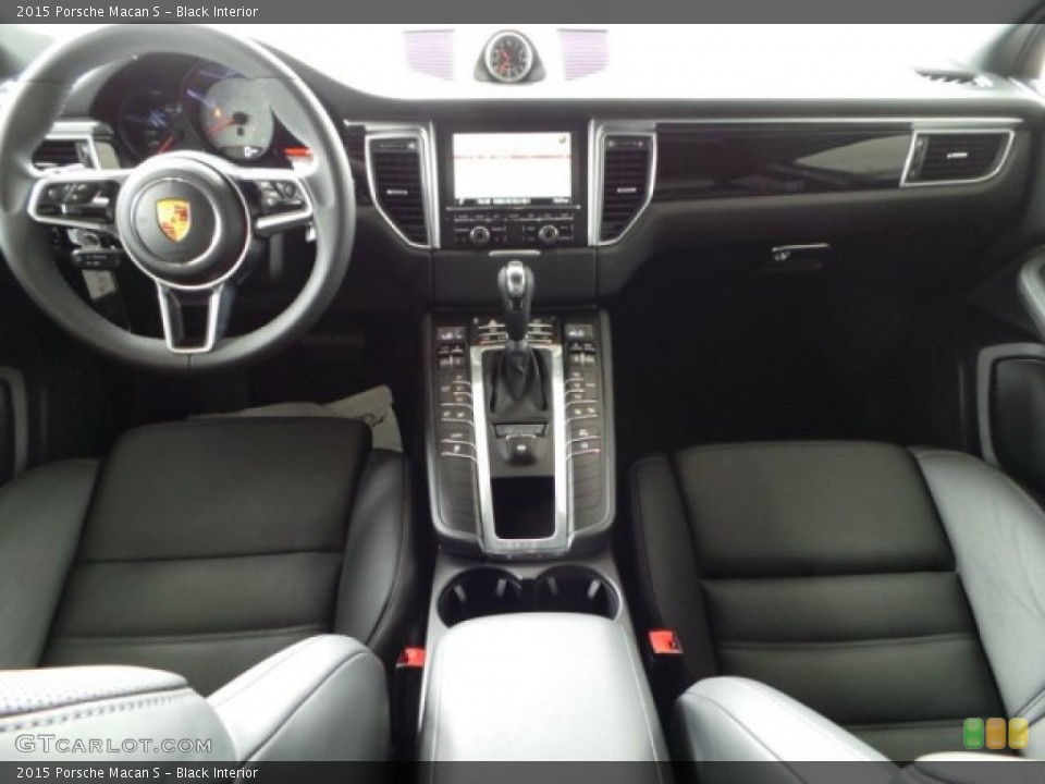 Black Interior Dashboard for the 2015 Porsche Macan S #93940140