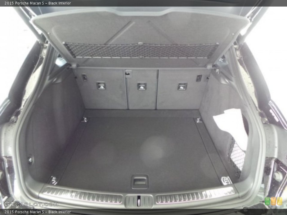 Black Interior Trunk for the 2015 Porsche Macan S #93940188