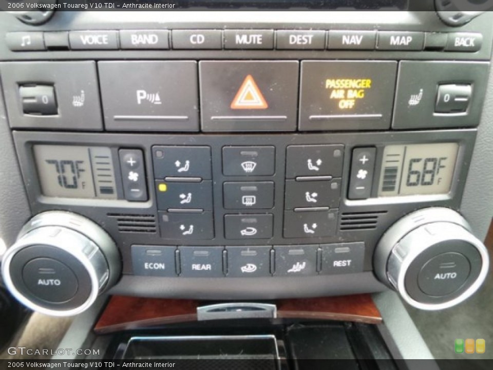 Anthracite Interior Controls for the 2006 Volkswagen Touareg V10 TDI #94003121