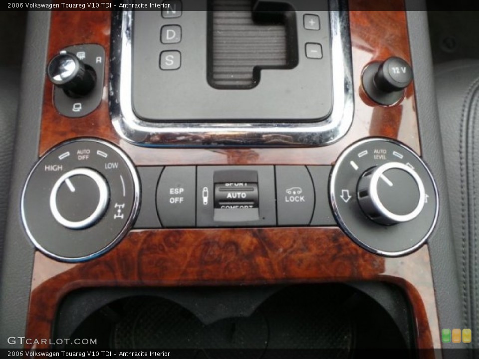 Anthracite Interior Controls for the 2006 Volkswagen Touareg V10 TDI #94003144
