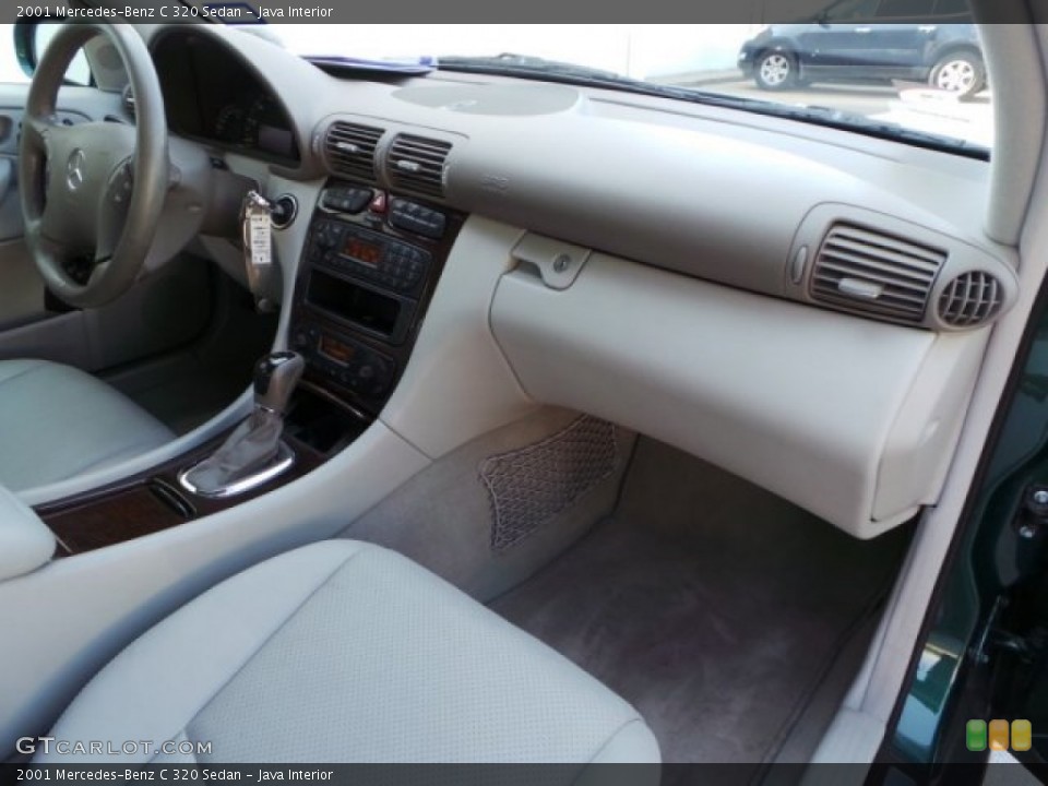 Java Interior Dashboard for the 2001 Mercedes-Benz C 320 Sedan #94049641