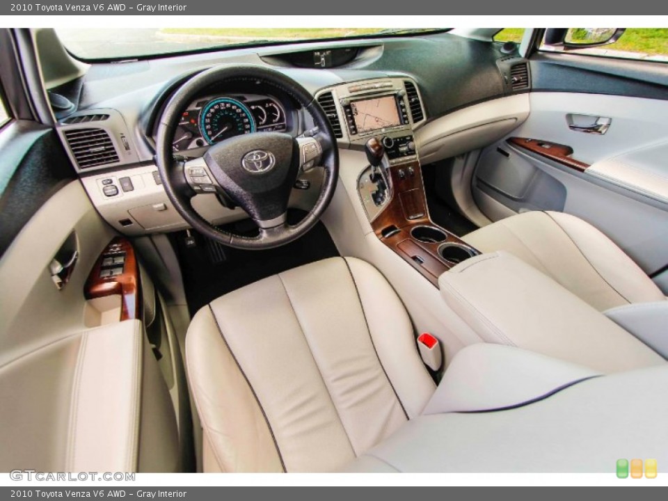 Gray Interior Photo for the 2010 Toyota Venza V6 AWD #94050562