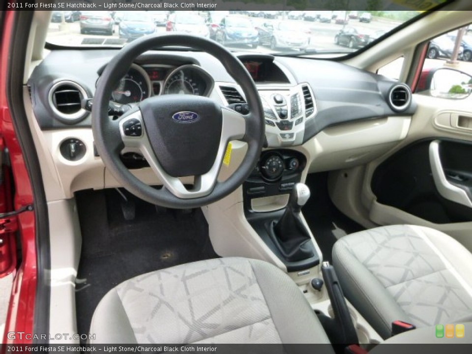 Light Stone/Charcoal Black Cloth Interior Photo for the 2011 Ford Fiesta SE Hatchback #94055397