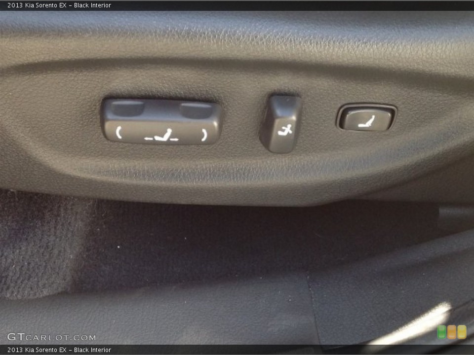 Black Interior Controls for the 2013 Kia Sorento EX #94144749