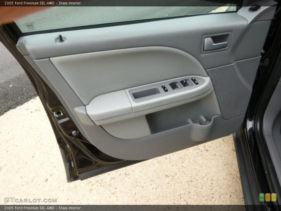 Shale Interior Door Panel for the 2005 Ford Freestyle SEL AWD #94168137