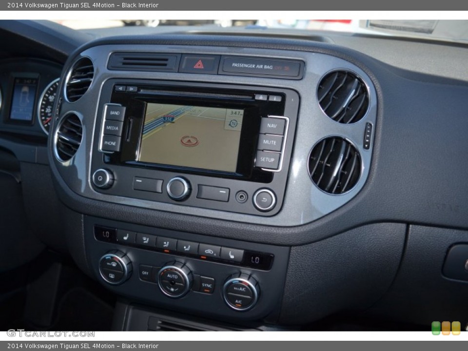 Black Interior Navigation for the 2014 Volkswagen Tiguan SEL 4Motion #94176313