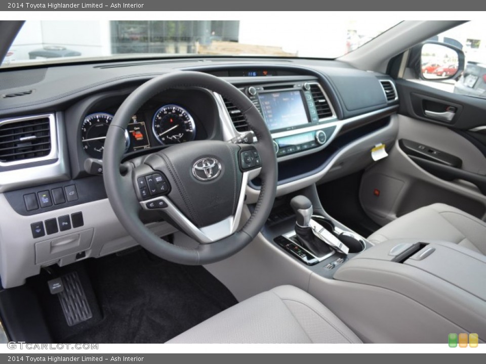 Ash Interior Photo for the 2014 Toyota Highlander Limited #94221944