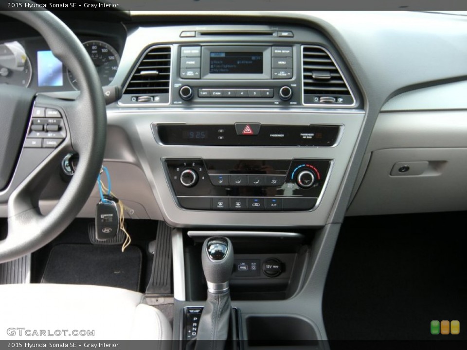 Gray Interior Controls for the 2015 Hyundai Sonata SE #94243343