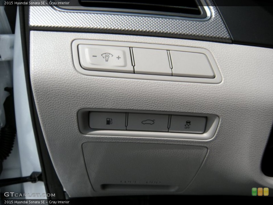 Gray Interior Controls for the 2015 Hyundai Sonata SE #94243520