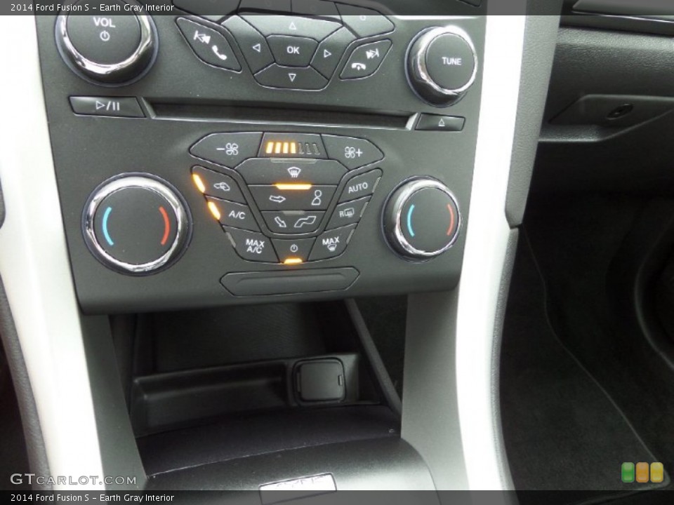 Earth Gray Interior Controls for the 2014 Ford Fusion S #94244090