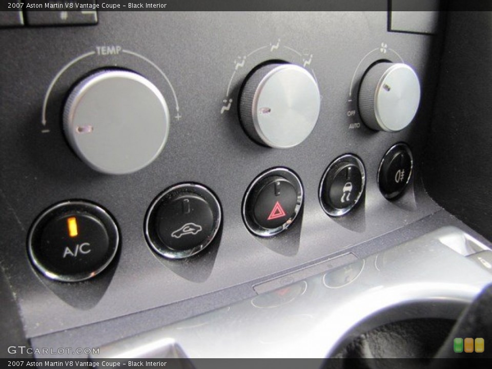Black Interior Controls for the 2007 Aston Martin V8 Vantage Coupe #94306967