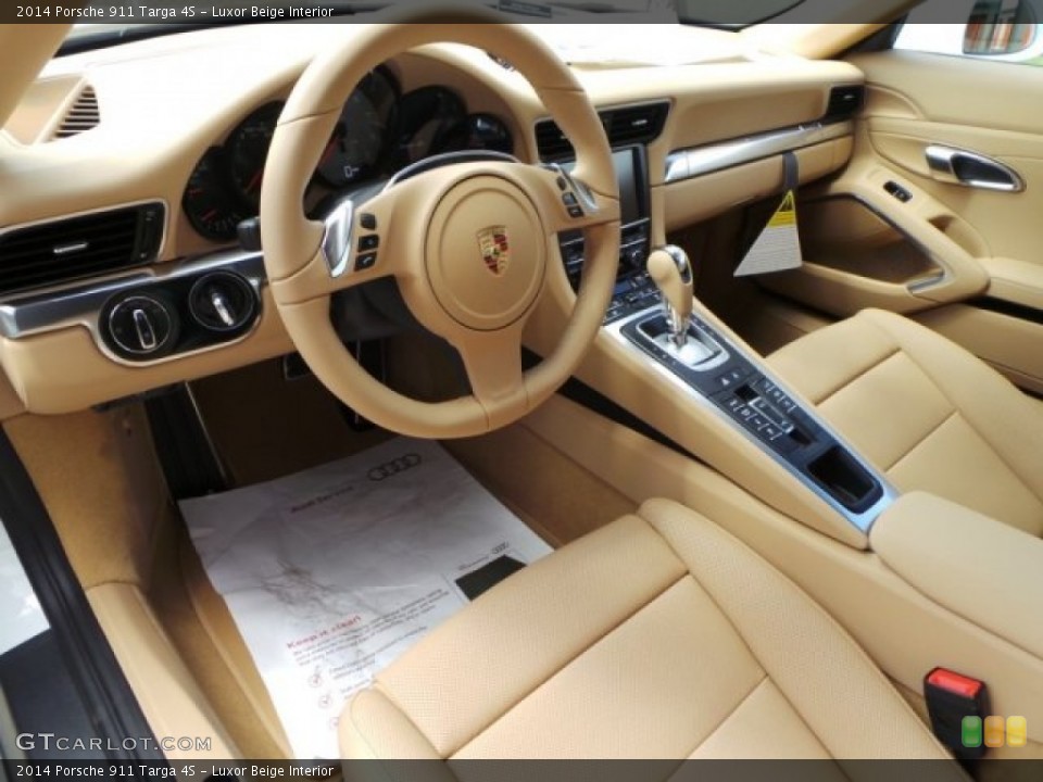Luxor Beige Interior Photo for the 2014 Porsche 911 Targa 4S #94362156