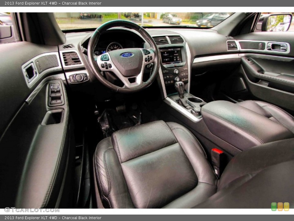 Charcoal Black Interior Photo for the 2013 Ford Explorer XLT 4WD #94408328